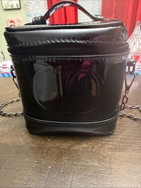GWP !! Dior Black Dior Glossy Black Cosmetic bag can be converted into crossbody